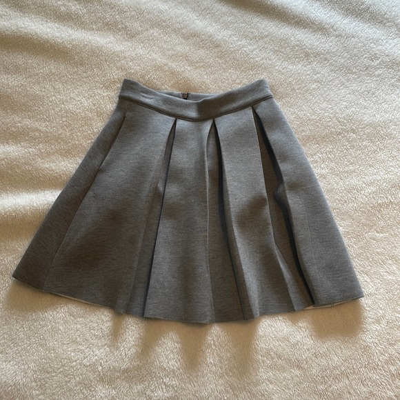 Dresses & Skirts - Pleated grey miniskirt